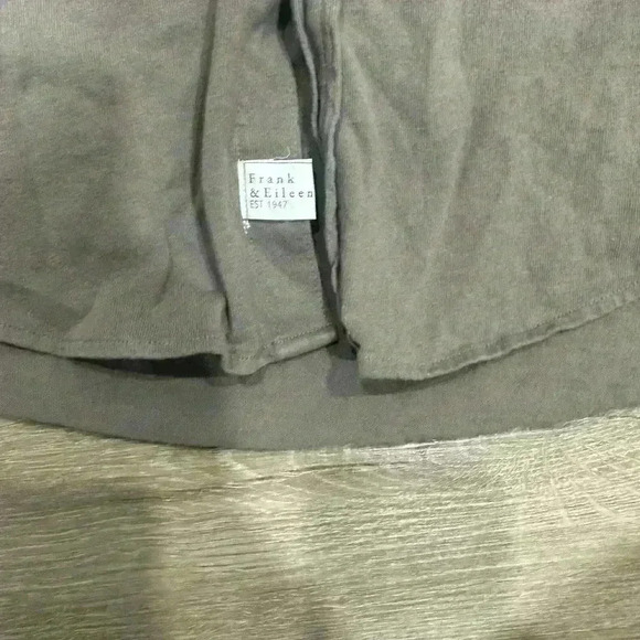 FRANK & EILEEN teelab Button Down - Picture 4 of 10